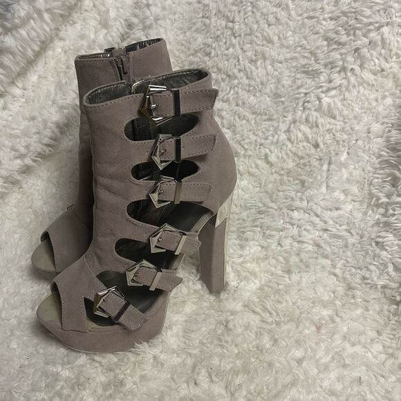 Beau +Ashe synthetic suede taupe ankle straps  heels silver tone accent SZ8 - Picture 1 of 13